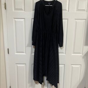 Elegant Black Pleated Dress